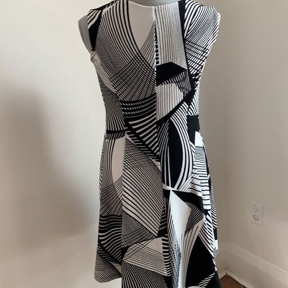 🌈 3/$20 En Focus black and white abstract sleeveless cocktail dress - Picture 6 of 8